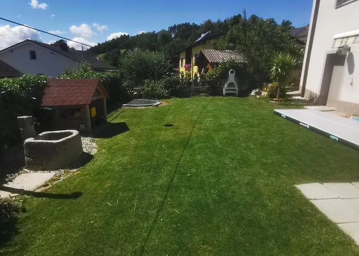 Mit Garten Und Terrasse Lägenhet