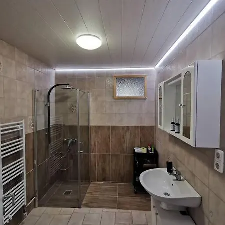 Mit Garten Und Terrasse